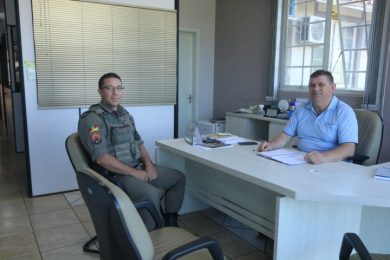 Prefeito Sergio Lasch recebeu no gabinete o comandante do 3º GPM de Lagoa dos Três Cantos
