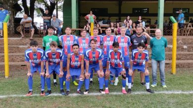Categorias de base de Lagoa dos Três Cantos também no futebol de campo
