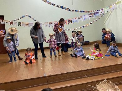 Momentos especiais da festa junina da EMEI Rainha de Lagoa dos Três Cantos na noite de quarta-feira (14)