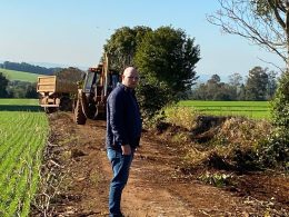 Luan Kempf vistoria obras no município