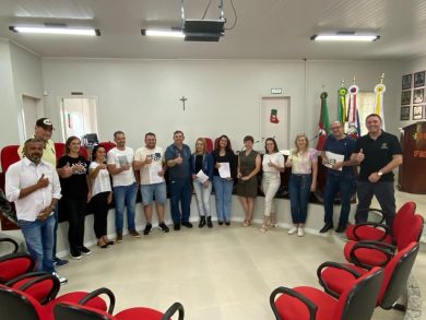 Prefeito Sergio, empresários contratados, vereadores e rep. da área jurídica