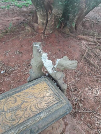 Vandalismo na Praça da Lagoa em Lagoa dos Três Cantos