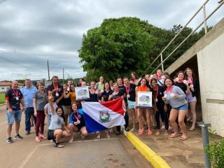Uma festa para as equipes femininas campeã e vice no Circuito Sul Brasileiro de Futsal Feminino ocorrido em Balneário Camboriú/SC