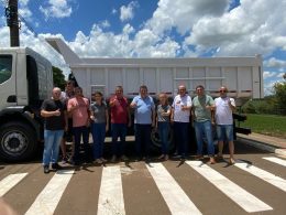 Secretaria de Obras de Lagoa dos Três Cantos recebe novo caminhão caçamba