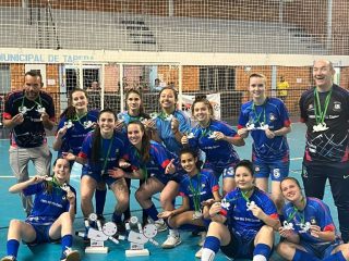 Duas categorias femininas de futsal da Escolinha Multiesportiva de Lagoa dos Três Cantos estarão no Sul Brasileiro