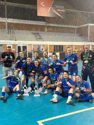 Duas categorias femininas de futsal da Escolinha Multiesportiva de Lagoa dos Três Cantos estarão no Sul Brasileiro