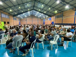 Encontro com famílias antecede volta às aulas