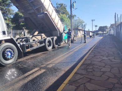 Recapeamento do asfalto na rua Leopoldo Graeff realizado na 2ª quinzena de março