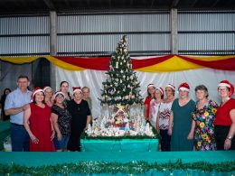Voluntárias responsáveis pela produção do Presépio Comestível juntamente com a equipe do CRAS