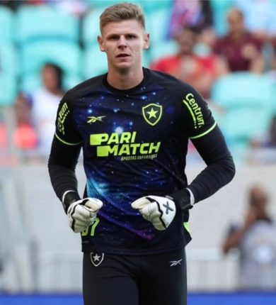 Depois da Libertadores e o Brasileiro: goleiro três-cantense viaja em busca de mais um título com o Botafogo