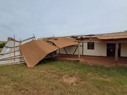Redemoinho causa destelhamento em prédio público na Linha Guaiana, Lagoa dos Três Cantos