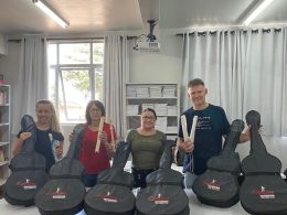 CRAS recebe doação de instrumentos musicais