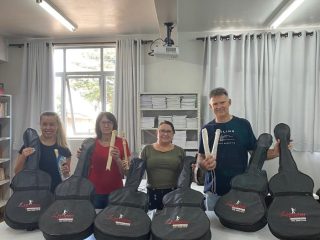 CRAS recebe doação de instrumentos musicais