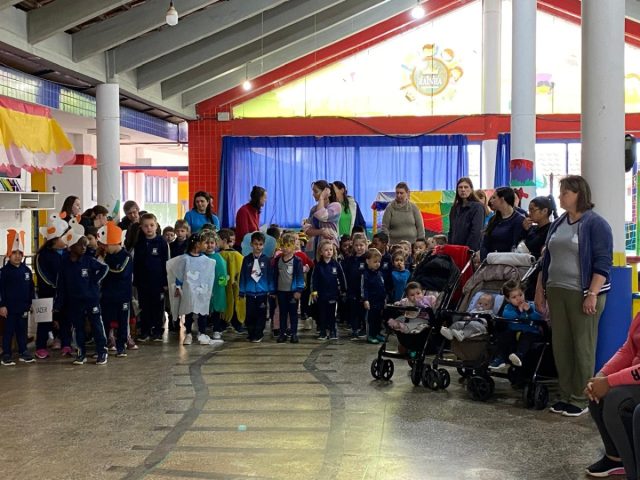 Hora Cívica da EMEI Rainha