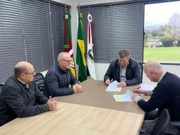 Município renova convênio com a APAE de Tapera