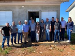 Secretário e Habitação e Regulação Fundiária do RS Carlos Gomes esteve em Lagoa dos Três Cantos