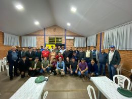 Administração Municipal de Lagoa dos Três Cantos por meio do CMDL realiza confraternização de entrega de prêmios aos vencedores do Municipal de Canastra Masculina