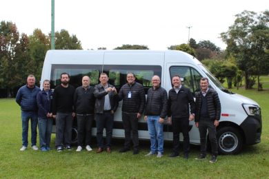 Governo Municipal de Lagoa dos Três Cantos amplia o atendimento em saúde com novo veículo para transporte de pacientes