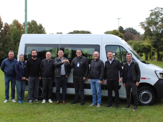 Governo Municipal de Lagoa dos Três Cantos amplia o atendimento em saúde com novo veículo para transporte de pacientes