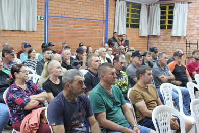 Produtores de Lagoa dos Três Cantos recebem autorizações para retirada de insumos do programa Solo Fértil