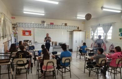 Campanha “Quem Ama Educa” promove conscientização sobre guarda responsável de animais