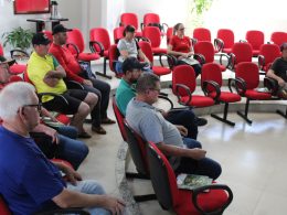Produtores de leite de Lagoa dos Três Cantos discutem o descarte correto de resíduos perfurocortantes