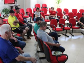 Produtores de leite de Lagoa dos Três Cantos discutem o descarte correto de resíduos perfurocortantes