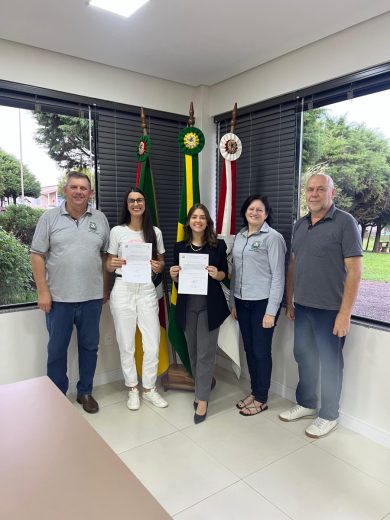 Educação Fortalecida: Administração de Lagoa dos Três Cantos empossa novas professoras