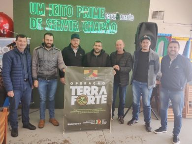 Produtores de Lagoa dos Três Cantos recebem os primeiros cartões do programa Operação Terra Forte