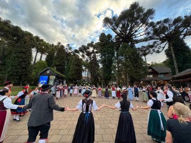 Coordenadora de Cultura e Turismo de Lagoa dos Três Cantos participa de curso em Gramado
