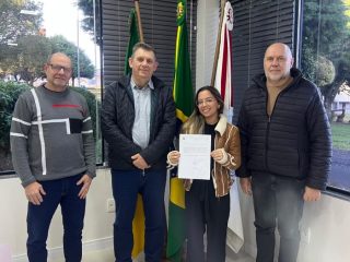 Administração Municipal de Lagoa dos Três Cantos dá posse a mais uma servidora concursada