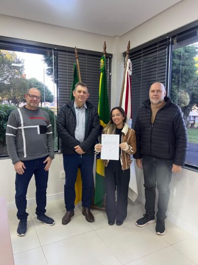 Administração Municipal de Lagoa dos Três Cantos dá posse a mais uma servidora concursada