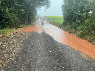 Fortes chuvas causam danos em estradas e lavouras em Lagoa dos Três Cantos