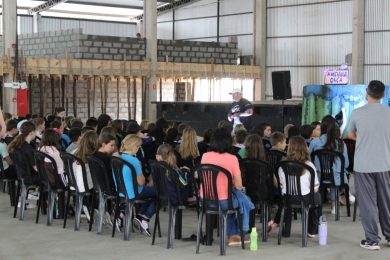 SESC e Secretaria de Educação proporcionam momentos de diversão e cultura aos alunos