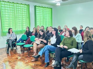 Dirigentes Municipais de Educação participam de reunião mensal da AMAJA em Selbach