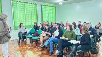 Dirigentes Municipais de Educação participam de reunião mensal da AMAJA em Selbach