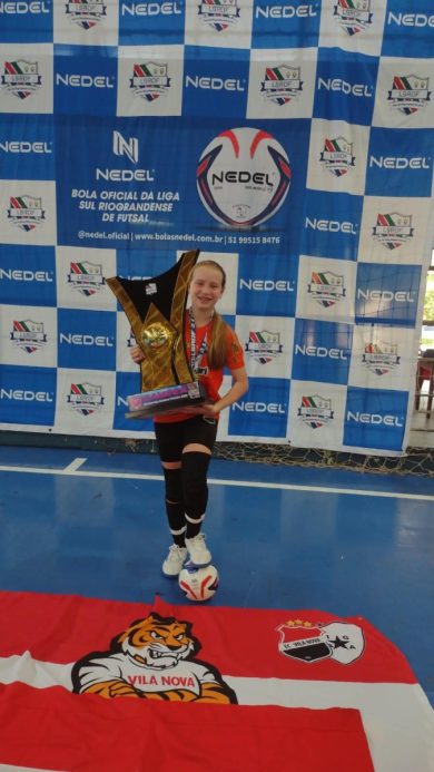 Júlia Walker Von Frühauf é campeã estadual de futsal Sub-13 feminino