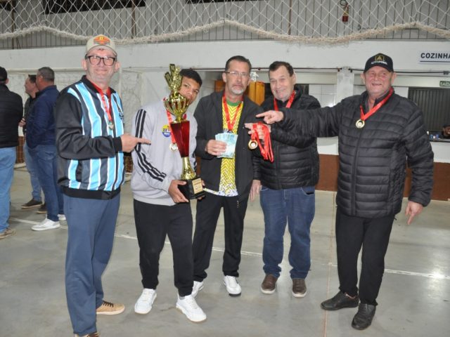 Confraternização e entrega de prêmios aos vencedores do Municipal de Canastra Masculino de Lagoa dos Três Cantos – Taça Desérgio Eckstein